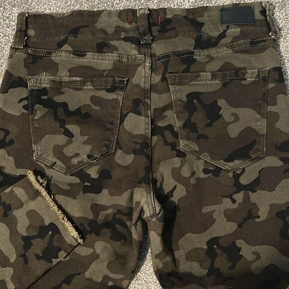 Dear John JoyRich Comfort Skinny Olive Camouflage Jeans. Size 26 - Picture 10 of 10